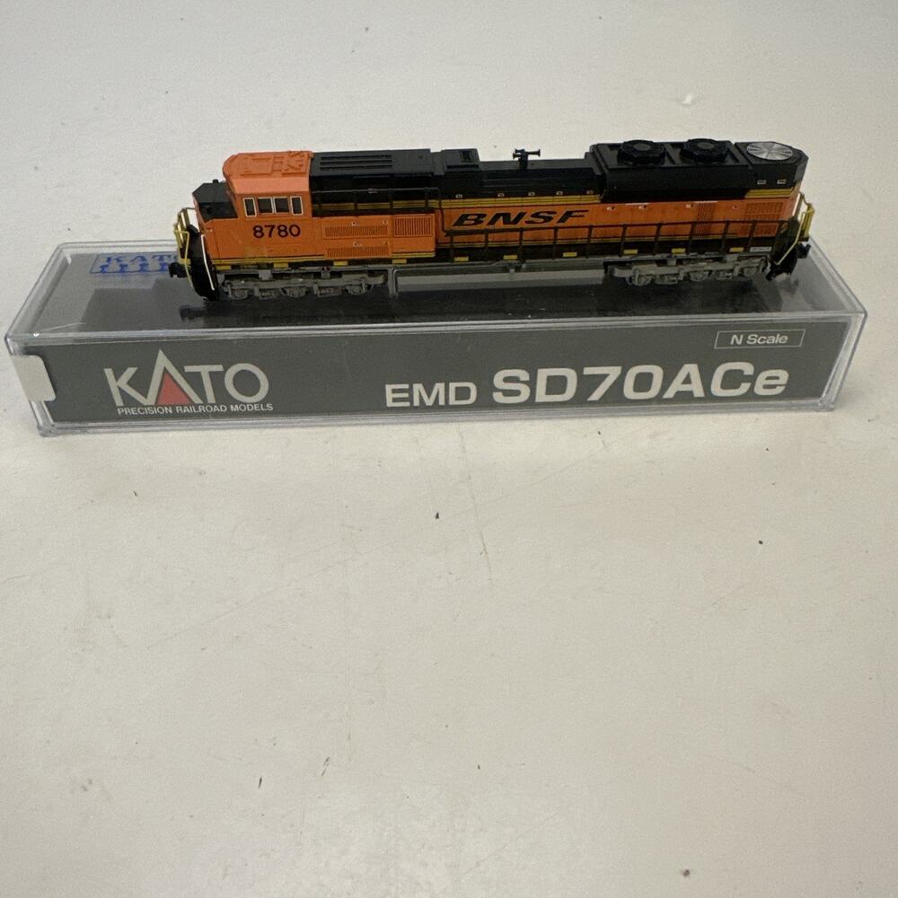 Kato 1768526-DCC SD70ACe w/ DCC Headlights BNSF #8780 Locomotive N Scale